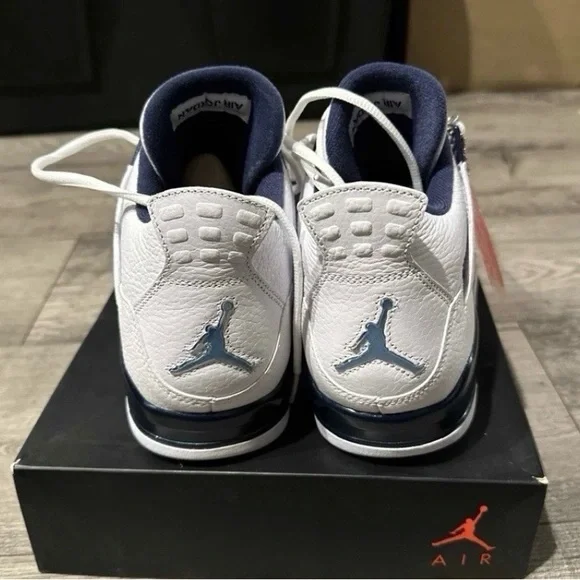 Jordan 4 Columbia